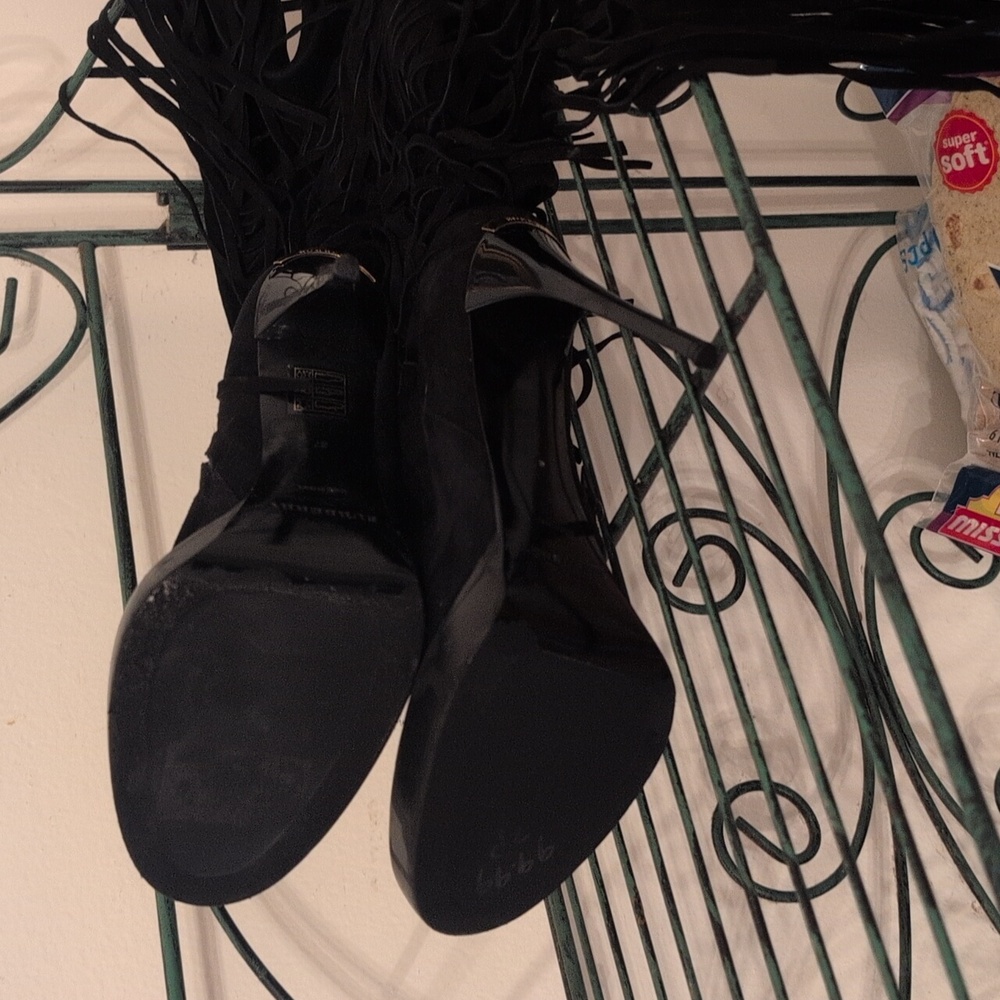 💙 BURBERRY SUEDE FRINGE BOOTS 💙 - Picture 3 of 9